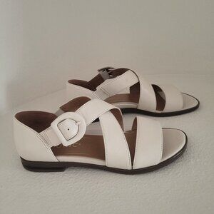 VIONIC PACIFICA FLAT SANDALS  Size 7.5, Cream crinkled leather